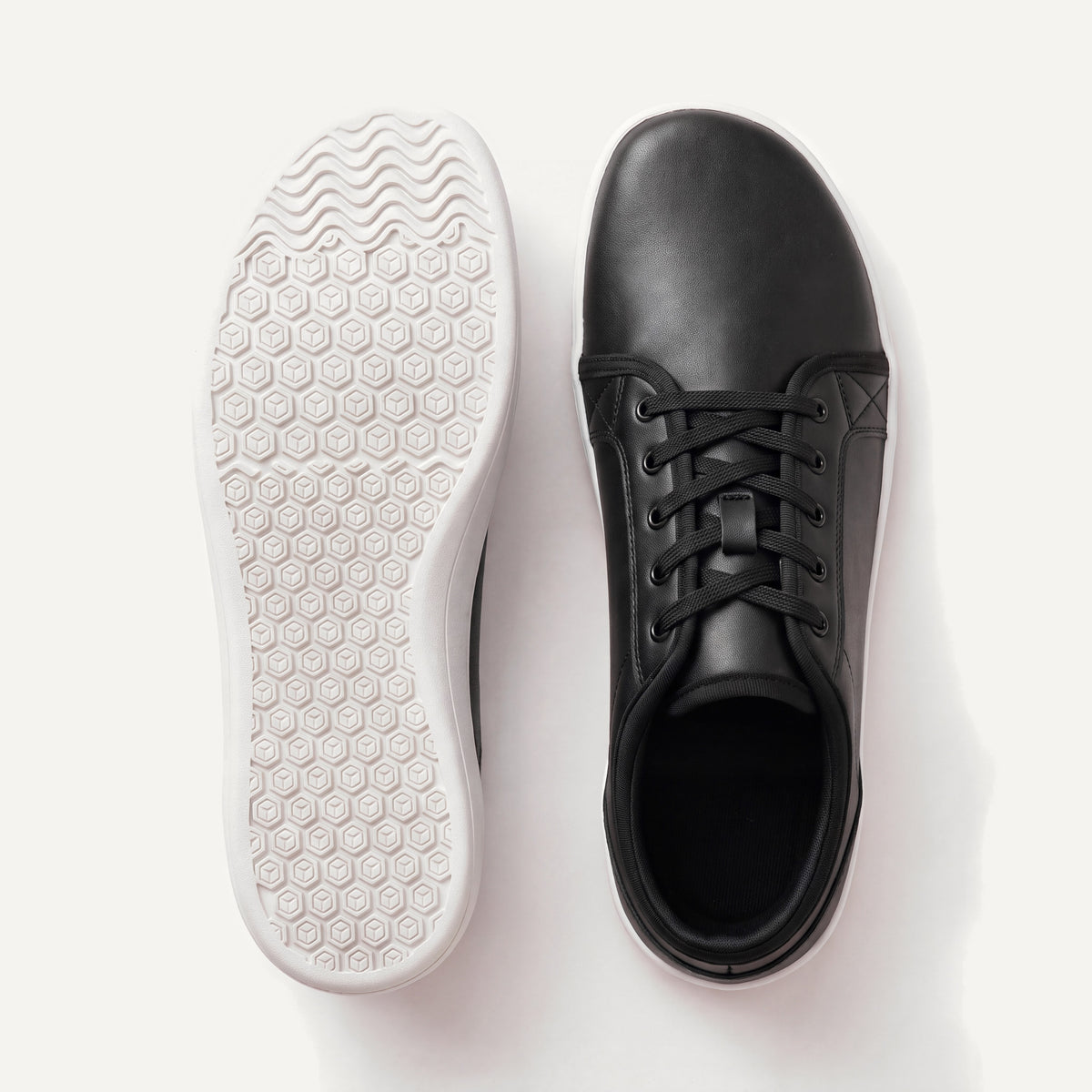Pelle Vie in Classic (black upper, white sole), sole and top view